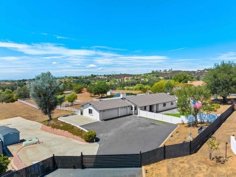 Photo of 30810 Saddleback Lane LN, Valley Center, CA 92082 (MLS # 260021927SD)