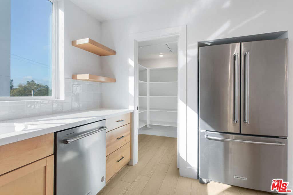 Photo of 11212 W Victory Boulevard #7, Los Angeles, CA 91606 (MLS # 26864967)