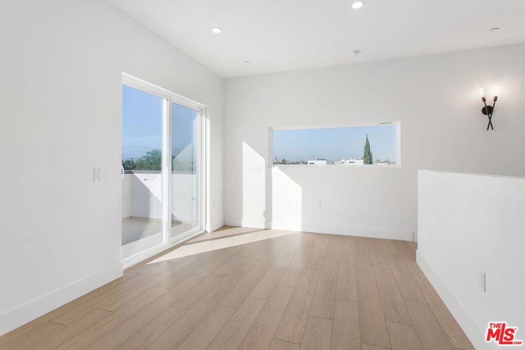 11212 W Victory Boulevard 7