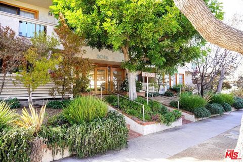 Photo of 2016 Euclid Street #17, Santa Monica, CA 90405 (MLS # 26816895)