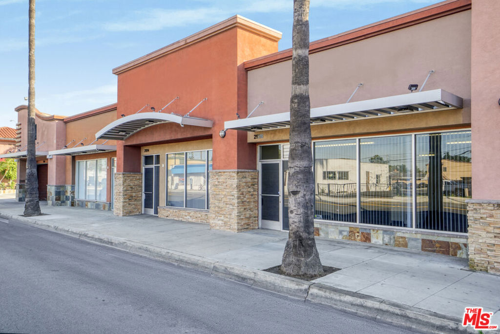 21512 Norwalk Boulevard