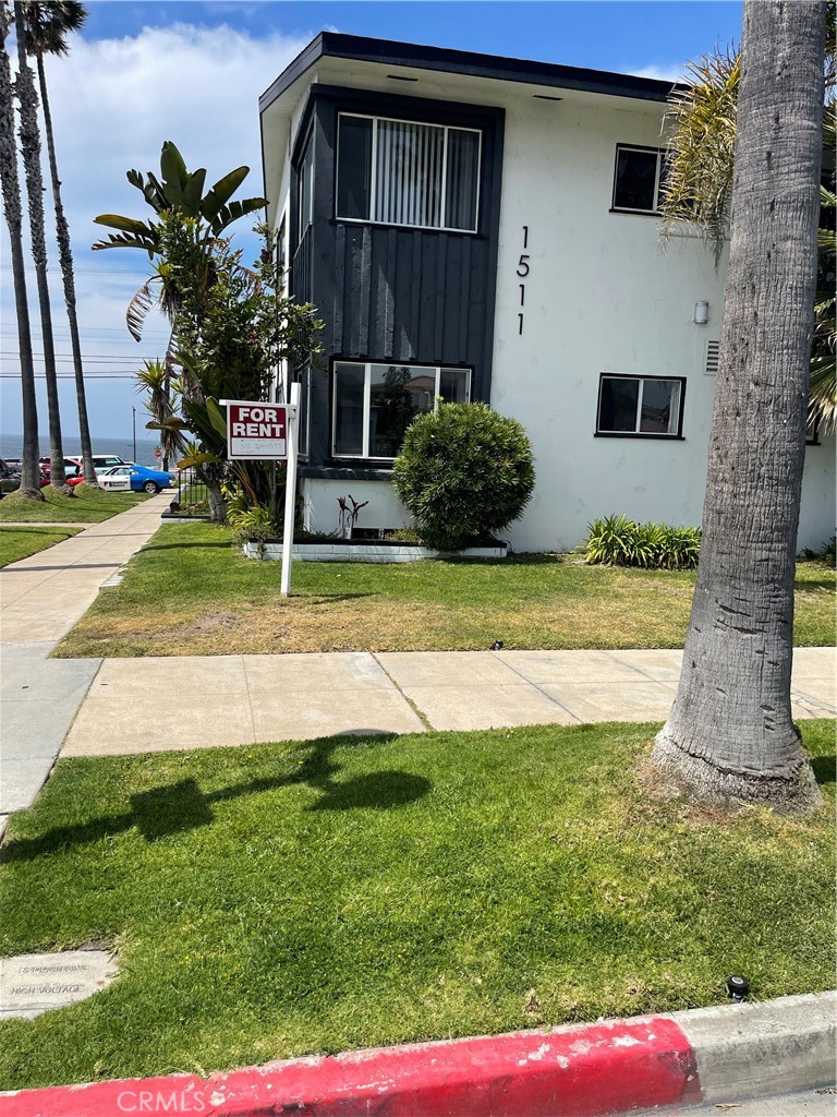ocean view- less than one block to the beach! Totally remodeled wood floors, , . New paint throughout. New fixtures, too.. ground floor of a 10 unit building. Laundry on site. Parking space available.