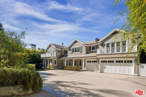 Photo of 117 S Burlingame Avenue, Los Angeles, CA 90049 (MLS # 26999507)