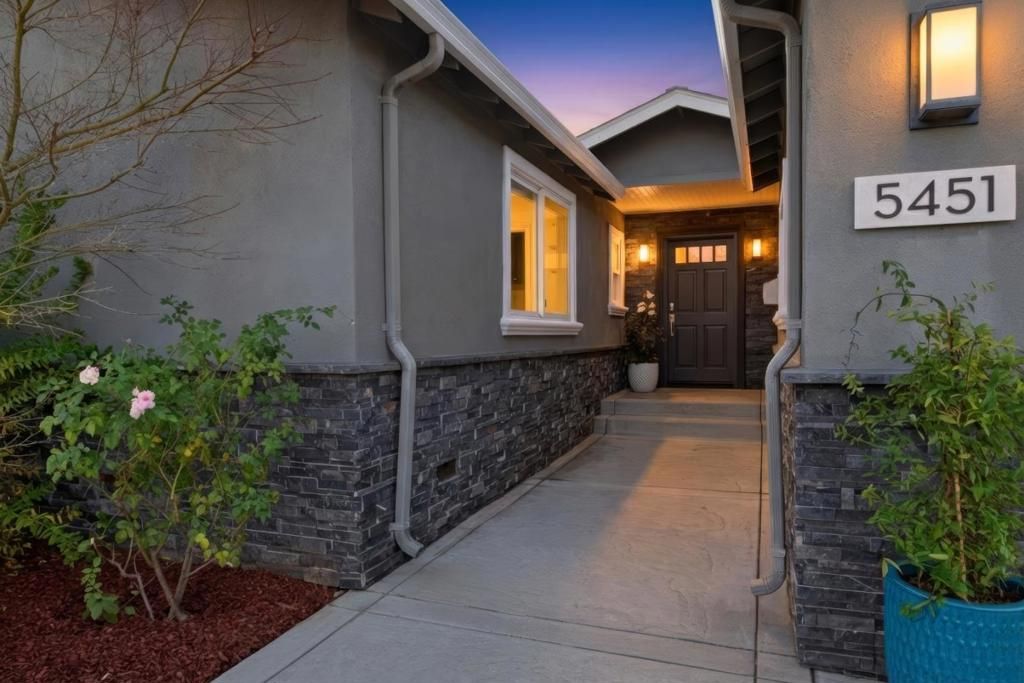 Photo of 5451 Lauren Drive, San Jose, CA 95124 (MLS # ML82034652)