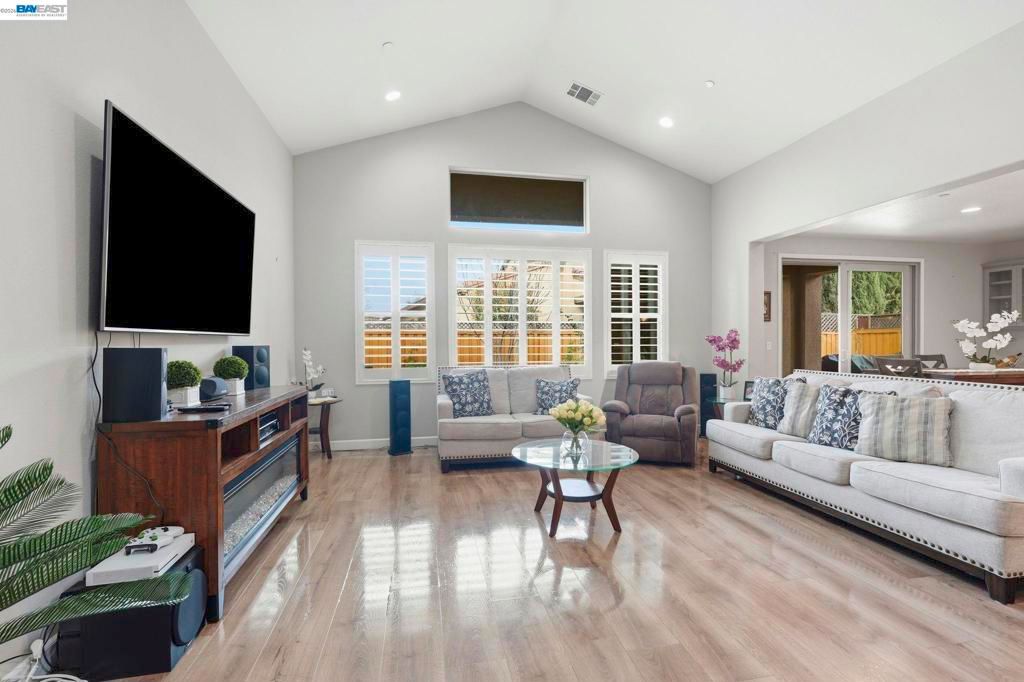 Photo of 1176 Duomo Way, Manteca, CA 95337 (MLS # 41131377)