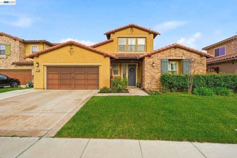 Photo of 1176 Duomo Way, Manteca, CA 95337 (MLS # 41131377)