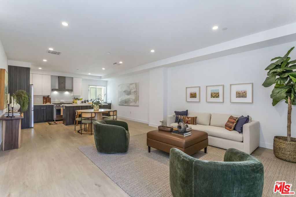 Photo of 495 N St Andrews Place, Los Angeles, CA 90004 (MLS # 26635249)