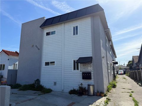 Photo of 2530 Carmona Ave, Los Angeles, CA 90016 (MLS # SR26082300)