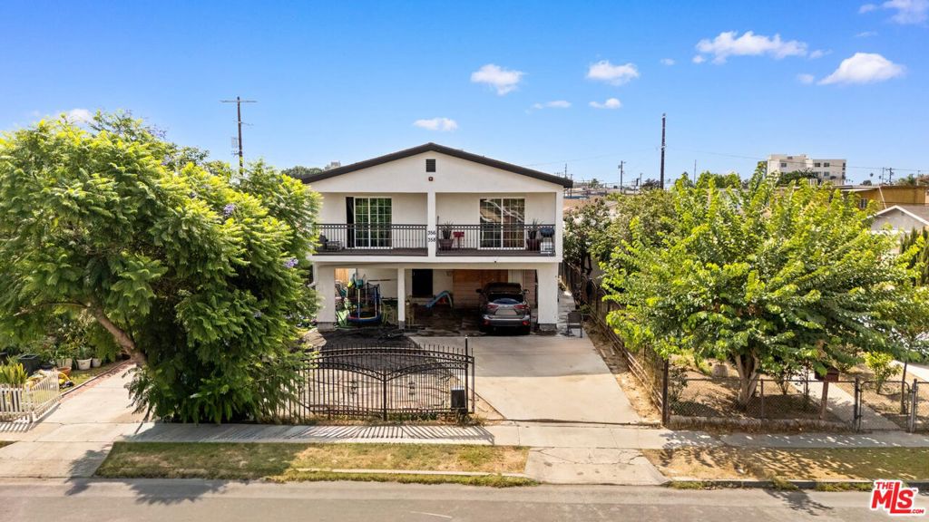 One of the best duplexes, in a newer building. The main house has one unit upstairs and one unit downstairs, each with its own entrance. Legally, it is considered one unit, as there are no permits for converting it into two.There is also a permitted back unit with 2 bedrooms and 1 bathroom. The entire building is well maintained and located close to LAX. Currently, only the downstairs unit is rented.This property has great potential to generate income from three separate units.
