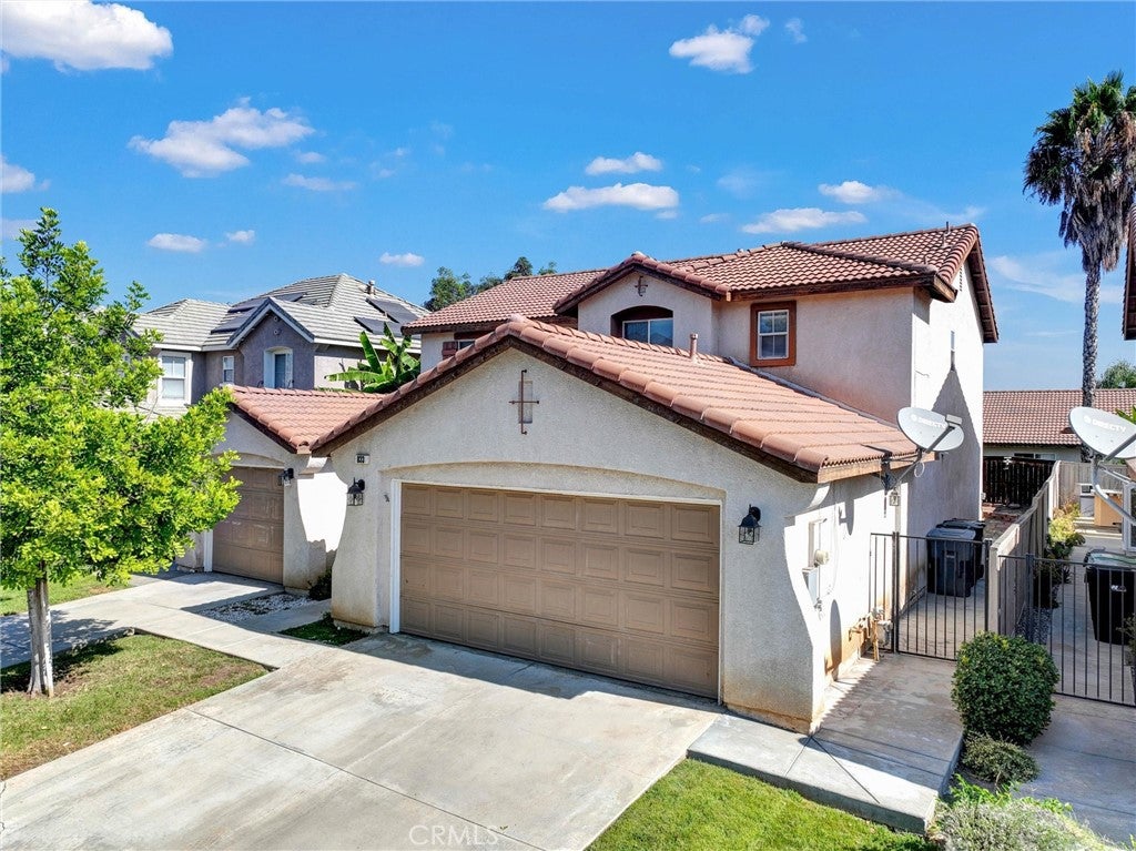 Photo of 833 Pheasant Street, Corona, CA 92881 (MLS # IG26176015)