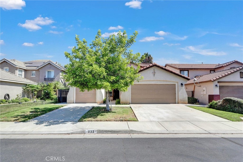 Photo of 833 Pheasant Street, Corona, CA 92881 (MLS # IG26176015)