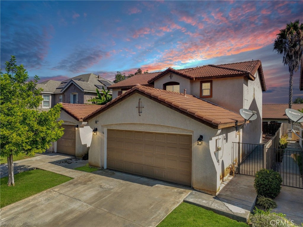 Photo of 833 Pheasant Street, Corona, CA 92881 (MLS # IG26176015)