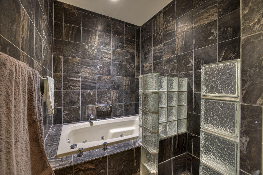 Lake Mirage Racquetball Club - Residential Lease