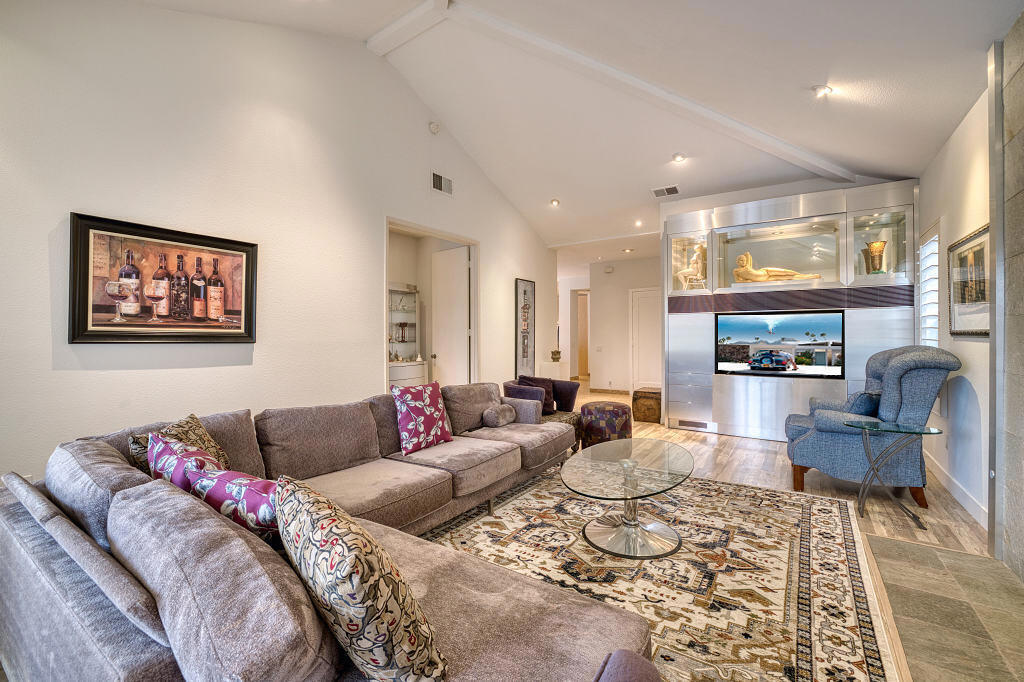 Lake Mirage Racquetball Club - Residential Lease