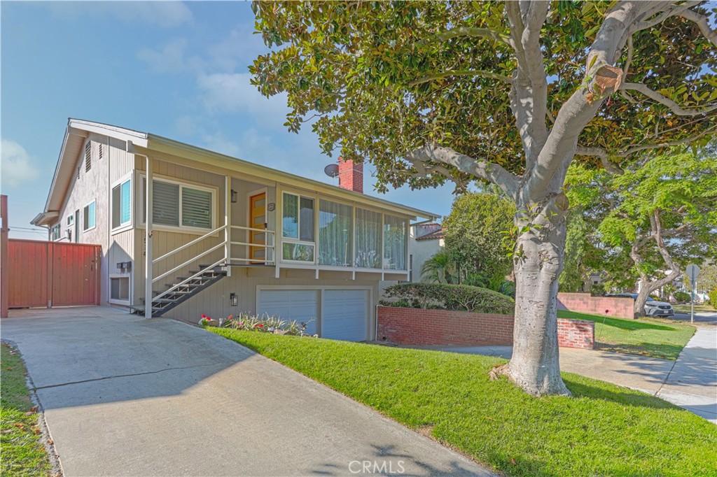 1514 Engracia Avenue