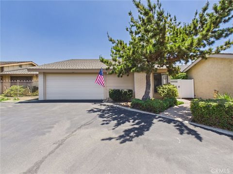 Photo of 2027 E Fruit ST, Santa Ana, CA 92701 (MLS # OC26113138)