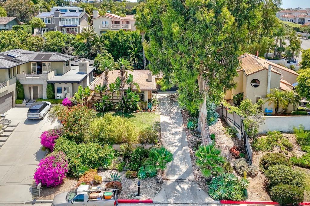 752 S Cedros Avenue