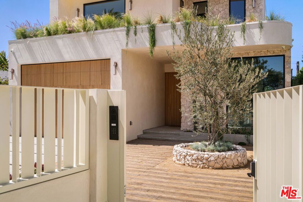 3937 Marcasel Avenue