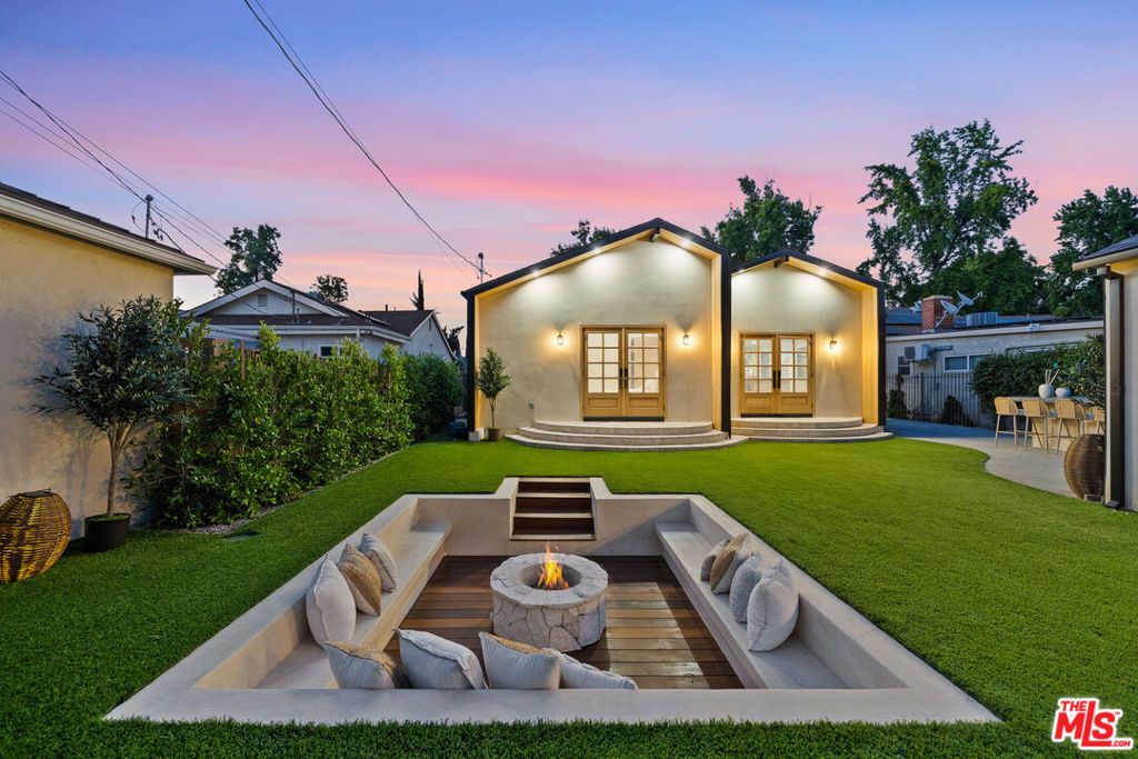 Photo of 14742 Weddington Street, Sherman Oaks, CA 91423 (MLS # 26634203)