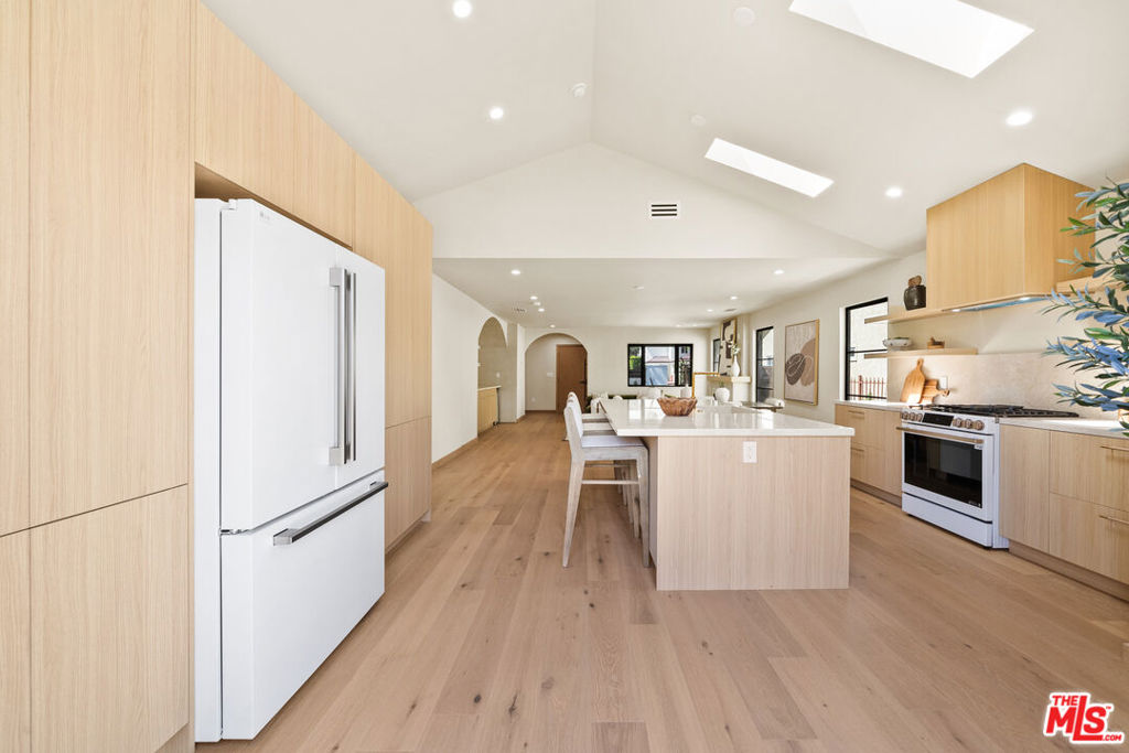 14742 Weddington Street