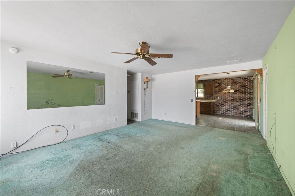 2302 E Wayne