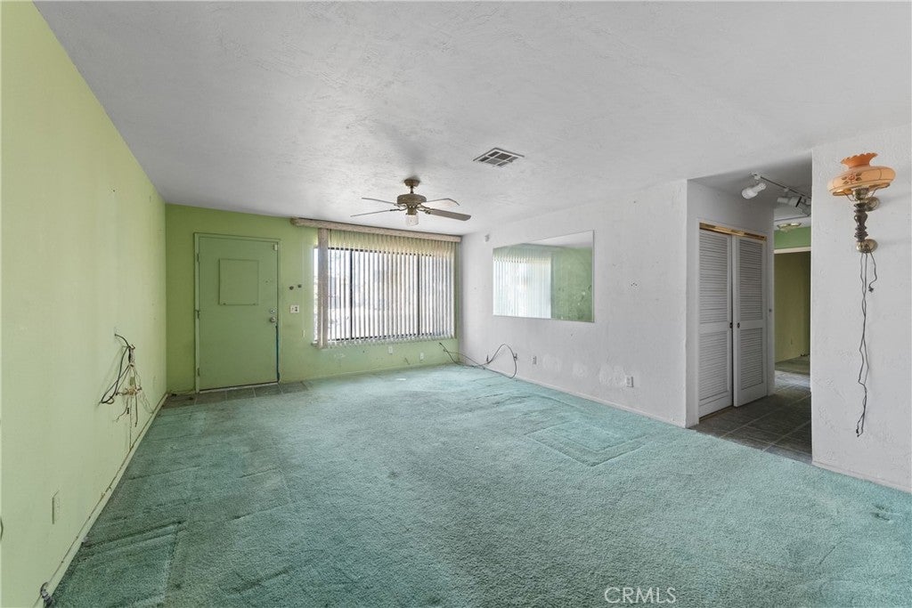 2302 E Wayne