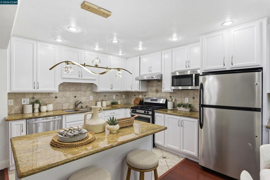1295 Crescent Ter. TER