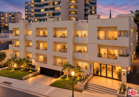 Photo of 10475 Ashton Avenue #105, Los Angeles, CA 90024 (MLS # 26104206)