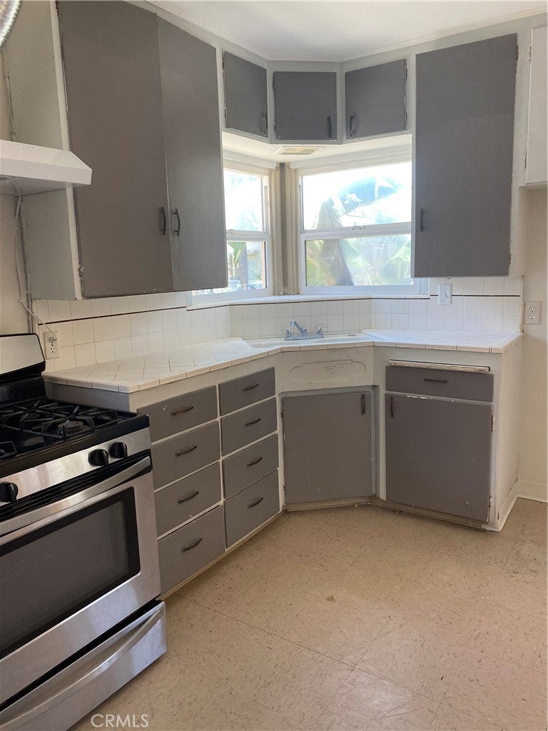 1529 N Van Ness