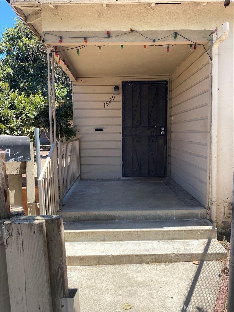 1529 N Van Ness
