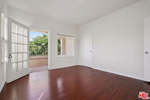 Photo of 1464 W 35th Place, Los Angeles, CA 90018 (MLS # 26667729)