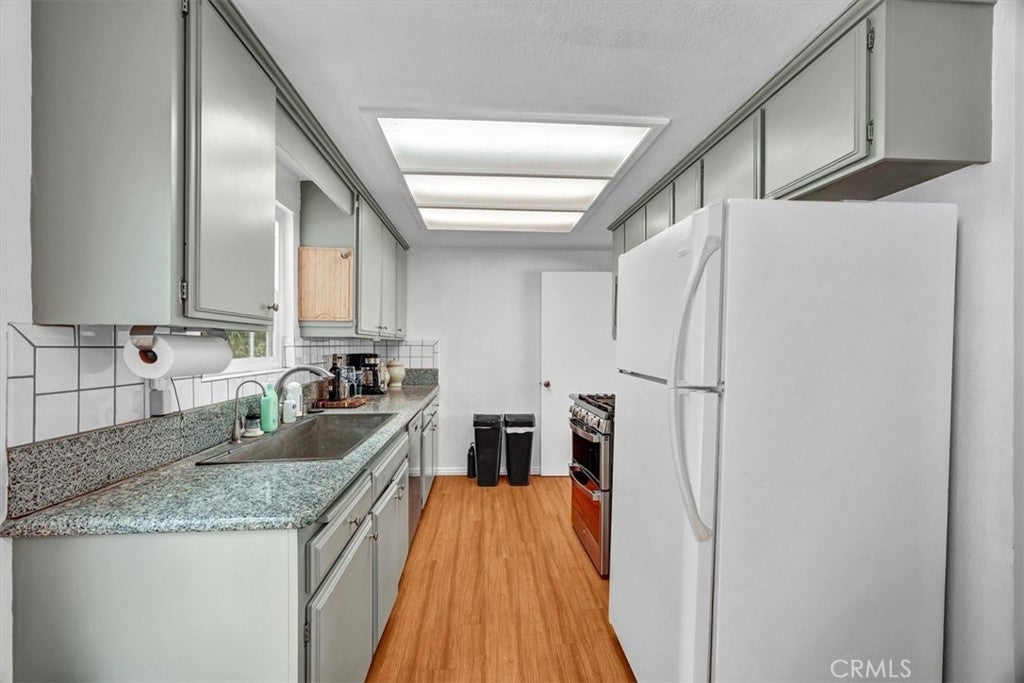 232 W 11th 3