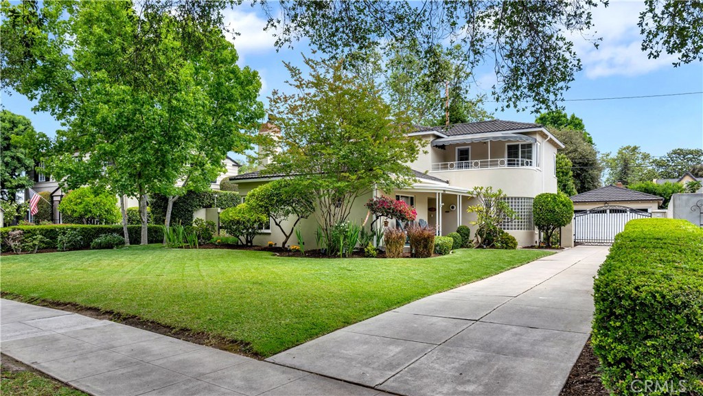 2105 N Heliotrope Drive