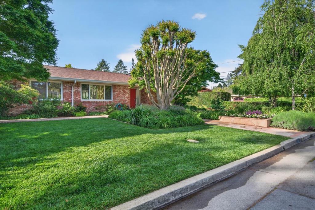 198 Pine Lane, Los Altos CA 94022