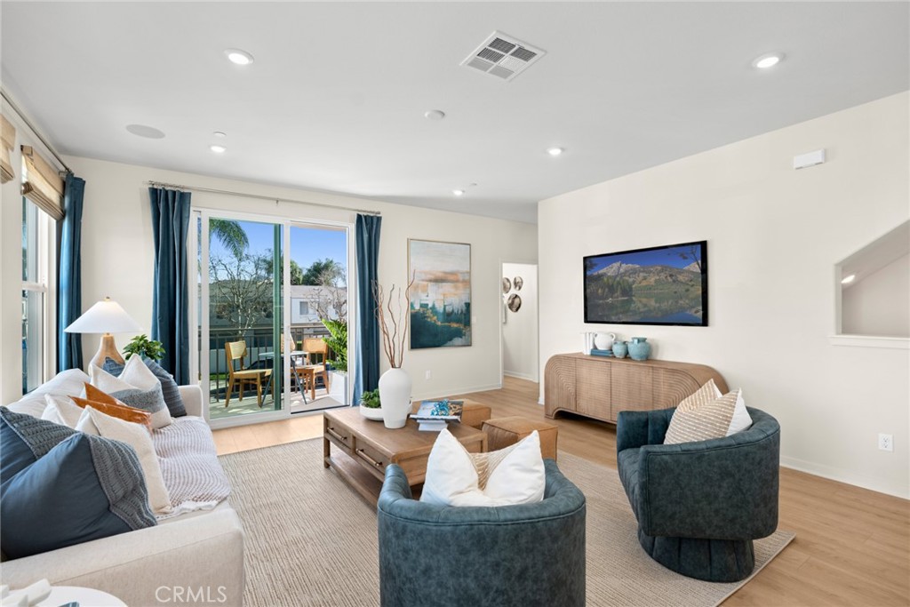 445 S Eleanor Street