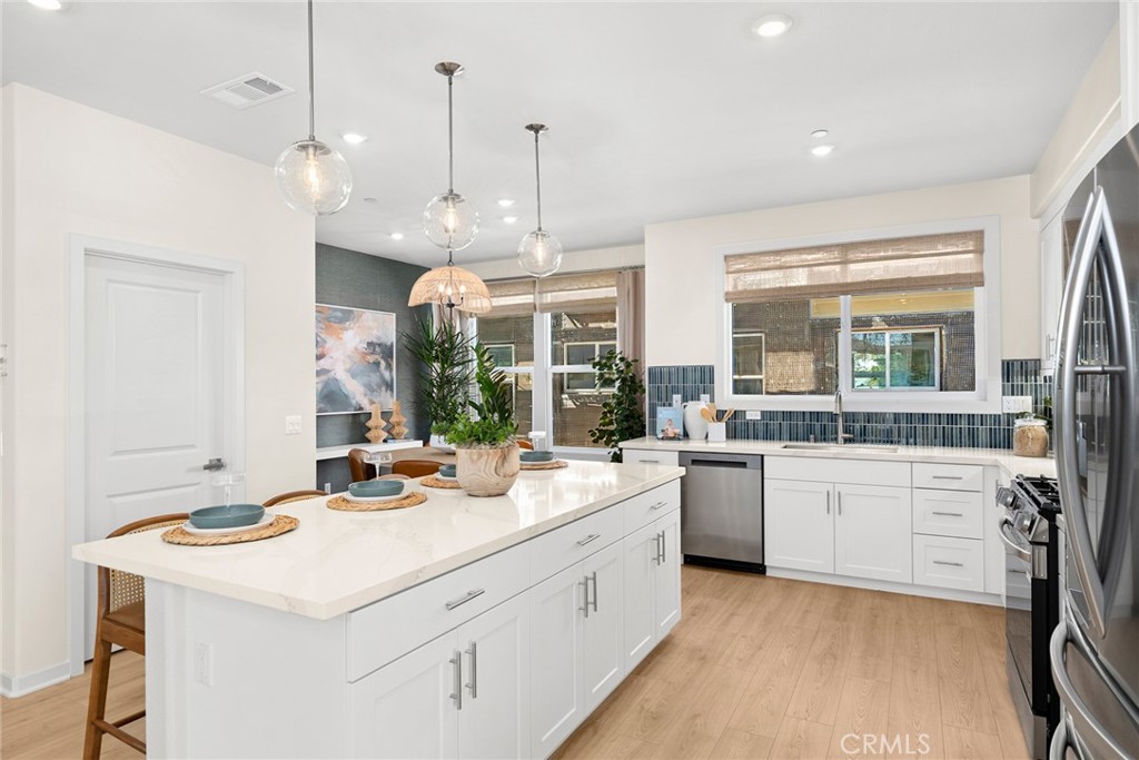 445 S Eleanor Street