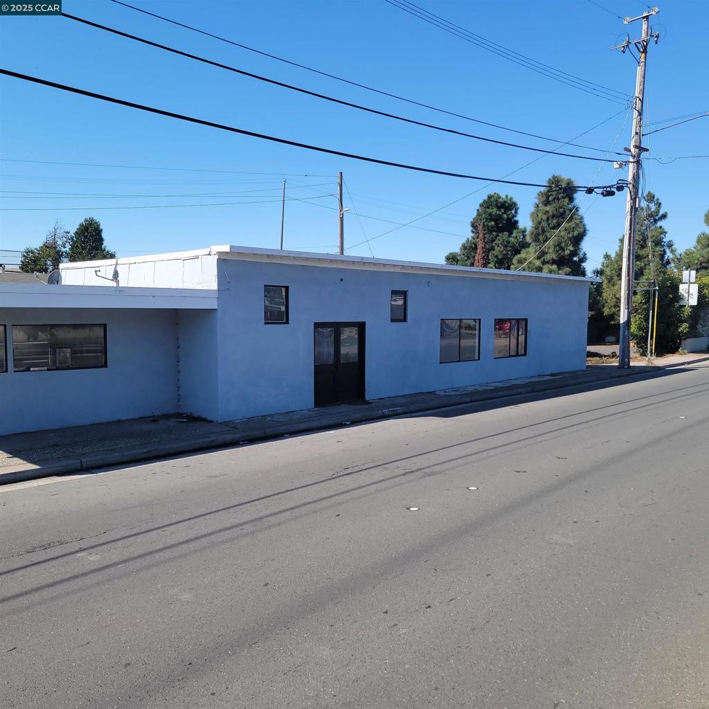 +2,121 square foot 3-unit stand-alone building available. With The City of Richmond’s approvals of a Conditional Use Permit the following uses are allowed such as convenience stores, restaurants, daycare facilities, and adult schools. A duplex is still possible with Conditional Use Permit. Easy access to I-80 and I-580 via Carlson Blvd. This site is next to a bus line. Excellent signage is available with both street and sidewalk exposure. 15 stalls dedicated to the building. This site is perfect for both an owner user and an investor. PHASE 1 CAME BACK CLEAN PLEASE CALL TO SCHEDULE A TOUR