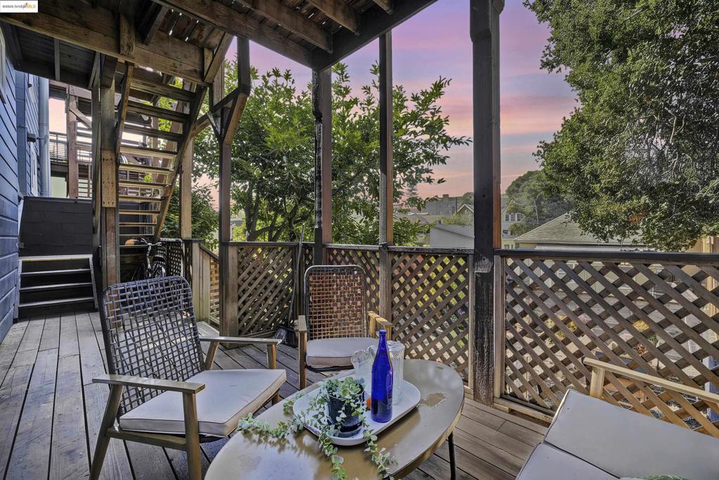 OAKLAND - Residential Income