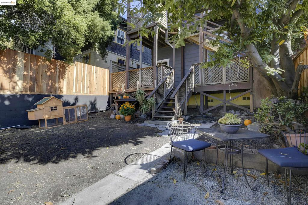 OAKLAND - Residential Income