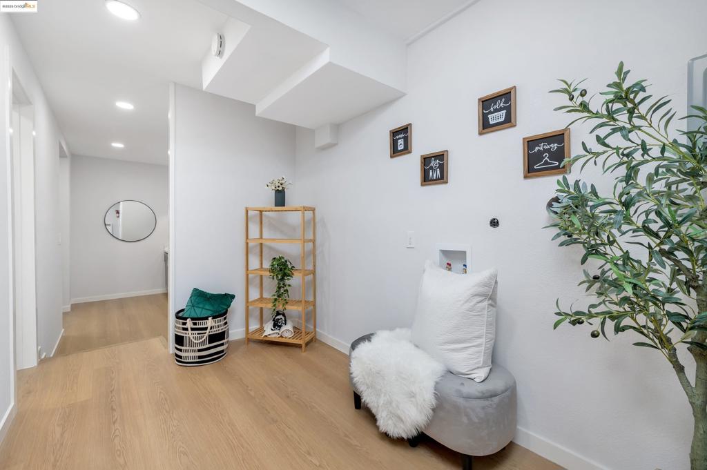 OAKLAND - Residential Income