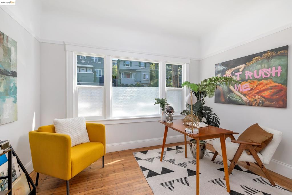 OAKLAND - Residential Income