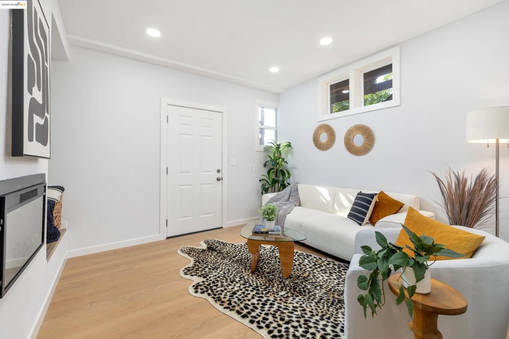 OAKLAND - Residential Income