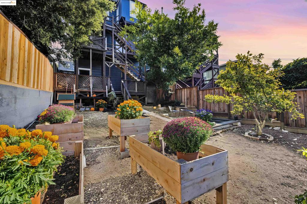 OAKLAND - Residential Income