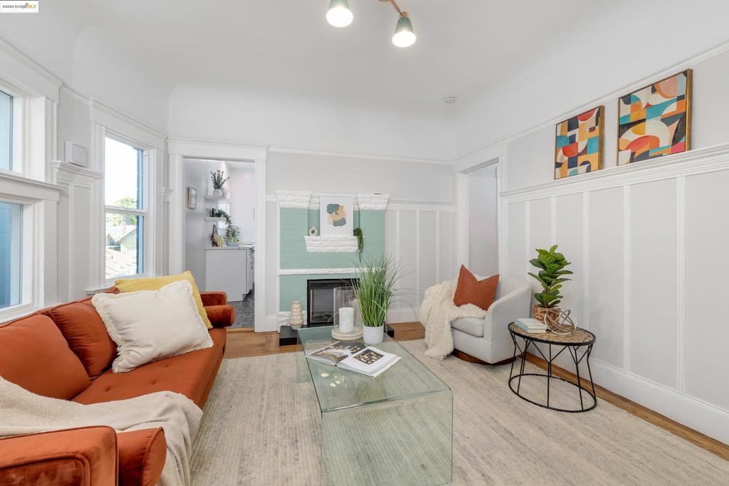 OAKLAND - Residential Income