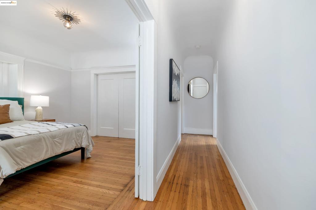 OAKLAND - Residential Income