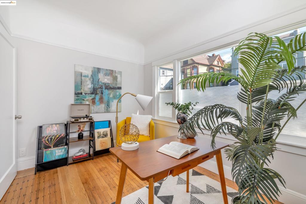 OAKLAND - Residential Income