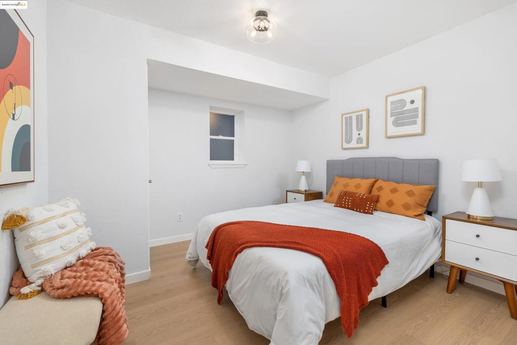 OAKLAND - Residential Income