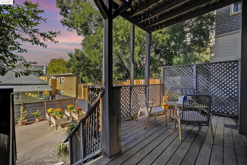 OAKLAND - Residential Income