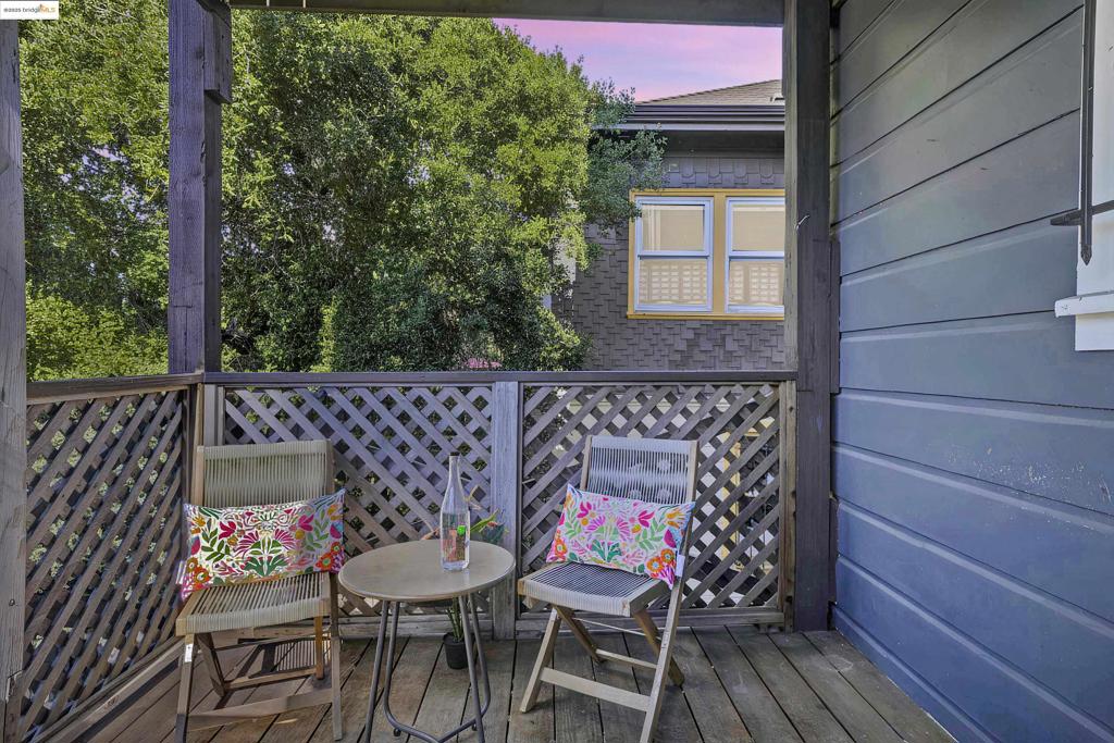 OAKLAND - Residential Income