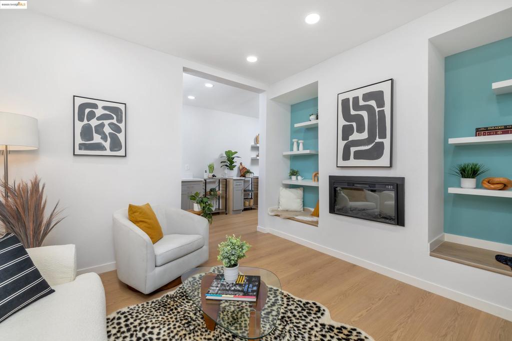 OAKLAND - Residential Income